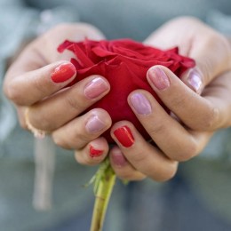Coffret 3 vernis à ongles pelables à l’eau – Roses éternelles