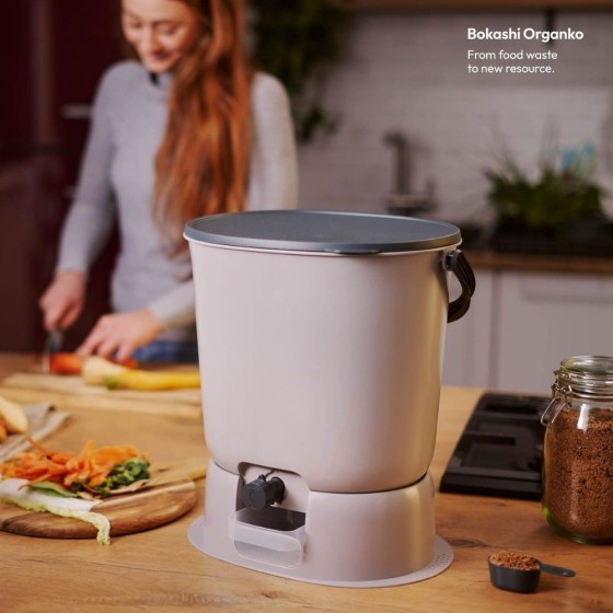 Composteur Bokashi Essential + base – 15,3 L – Cappuccino – Activateur inclus