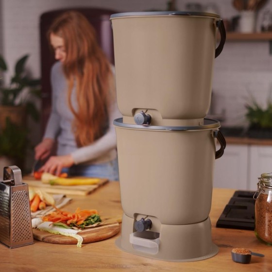 Lot de 2 composteurs Bokashi Essential + base – 15,3 L – Cappuccino – Activateur