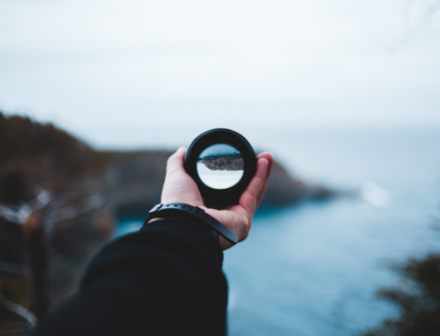 Tout comprendre aux chiffres sur les jumelles : 8x42, 10x32… que signifient-ils vraiment ?